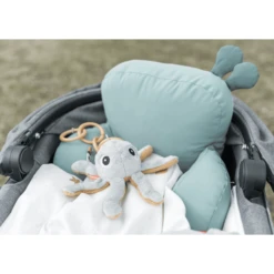 Done By Deer ™ Raffi Blauw Kinderwagen Zitkussen -Kinderwagen Winkel done by deer raffi blauw kinderwagen zitkussen a367820 1