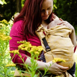 SCHMUSEWOLKE Draagzak Half Buckle Botanisch Golden Linnen 8 SCHMUSEWOLKE Draagzak Half Buckle Botanisch Golden Linnen -Kinderwagen Winkel schmusewolke draagzak half buckle botanisch golden linnen a371900 1